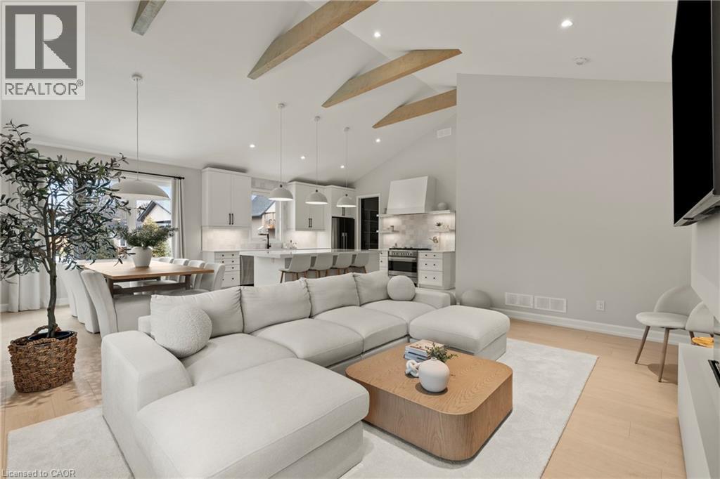 27 Maple Leaf Avenue S, Ridgeway, ON - Indoor Photo Showing Living Room