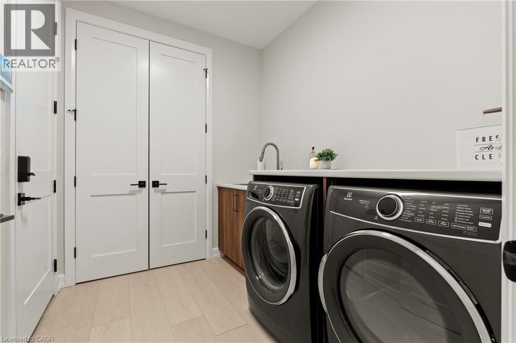 27 Maple Leaf Avenue S, Ridgeway, ON - Indoor Photo Showing Laundry Room