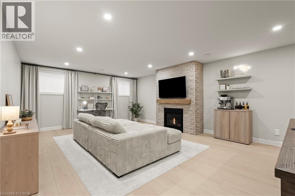 27 Maple Leaf Avenue S, Ridgeway, ON - Indoor With Fireplace