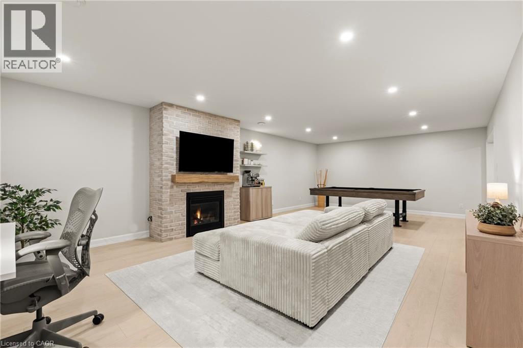 27 Maple Leaf Avenue S, Ridgeway, ON - Indoor With Fireplace