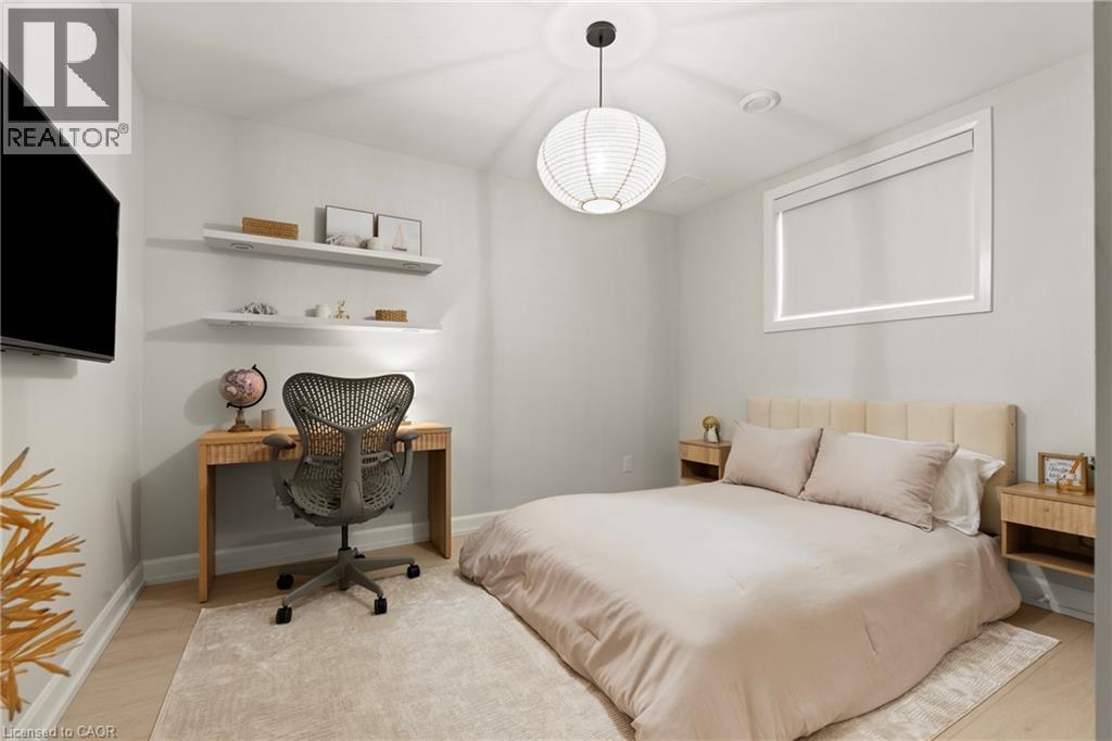 27 Maple Leaf Avenue S, Ridgeway, ON - Indoor Photo Showing Bedroom