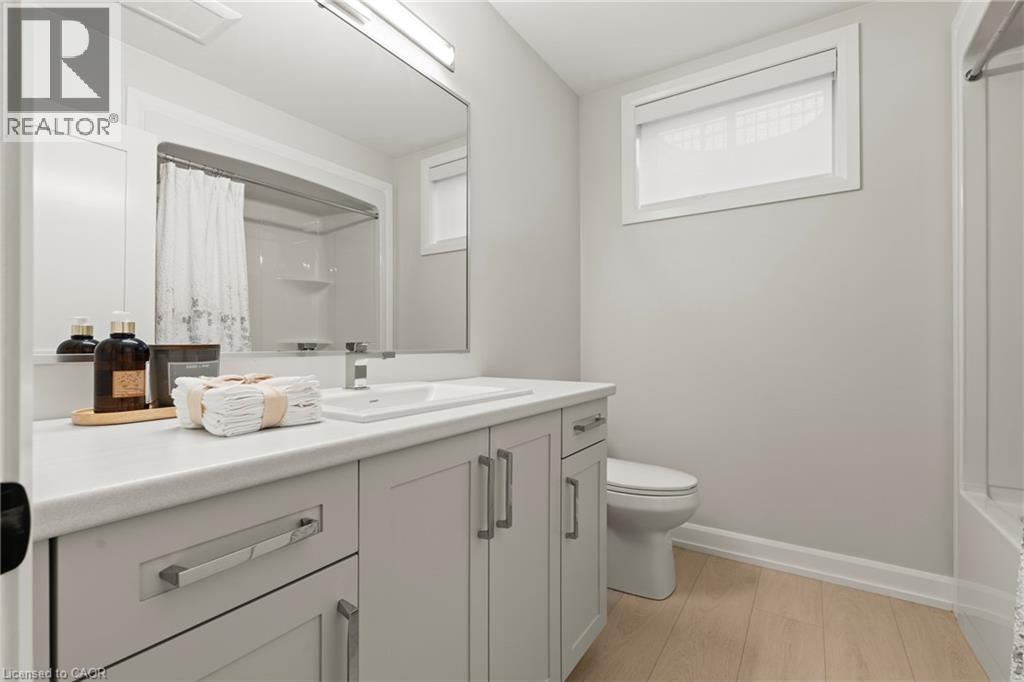 27 Maple Leaf Avenue S, Ridgeway, ON - Indoor Photo Showing Bathroom