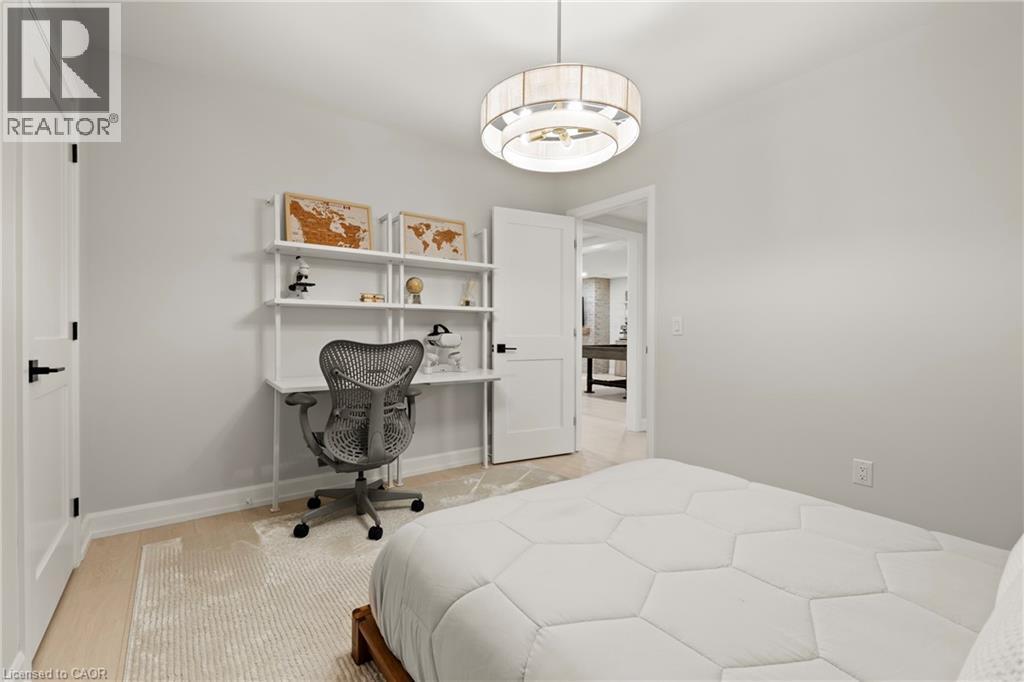 27 Maple Leaf Avenue S, Ridgeway, ON - Indoor Photo Showing Bedroom