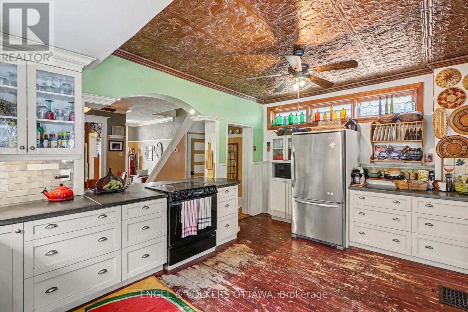 88 Pinhey Street, Ottawa, ON - Indoor Photo Showing Other Room