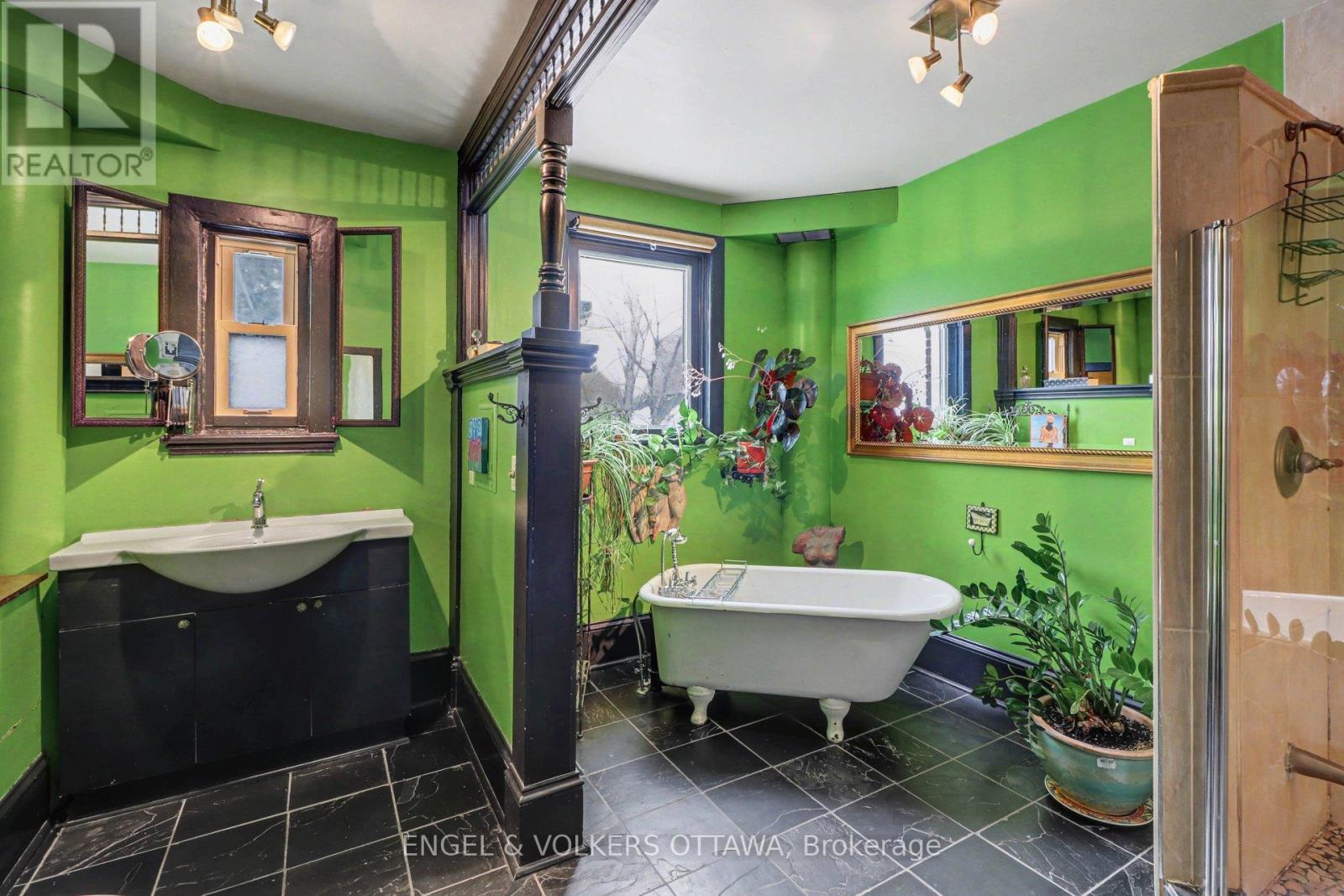 88 Pinhey Street, Ottawa, ON - Indoor Photo Showing Bathroom