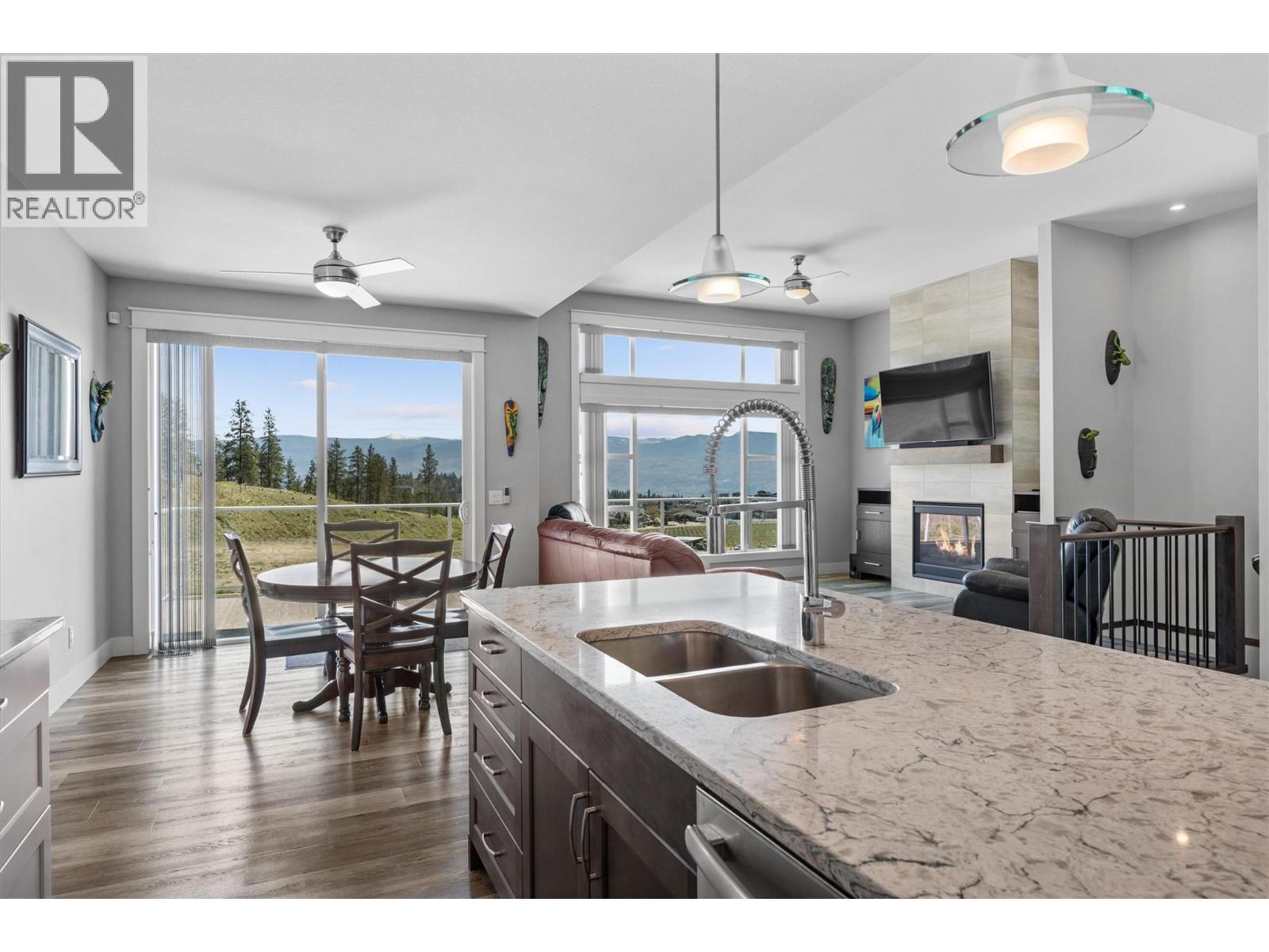 2600 Paramount Drive, West Kelowna, BC - Indoor Photo Showing Kitchen With Double Sink