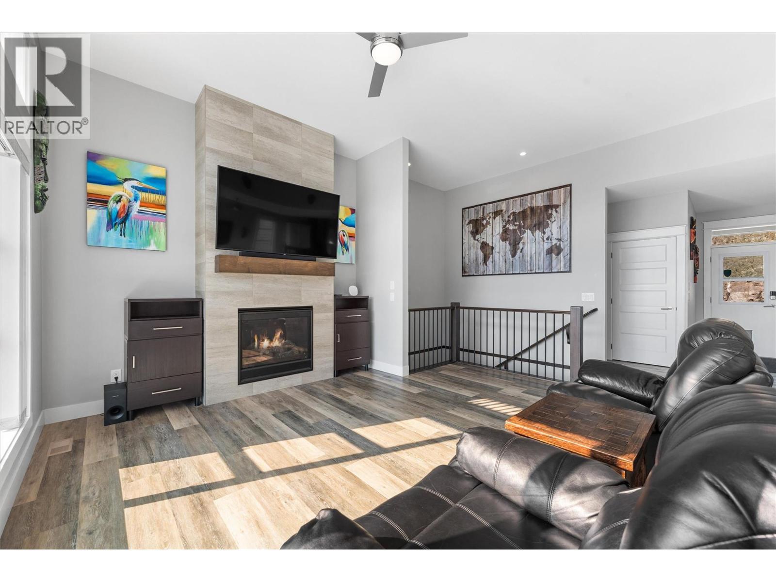 2600 Paramount Drive, West Kelowna, BC - Indoor Photo Showing Living Room With Fireplace