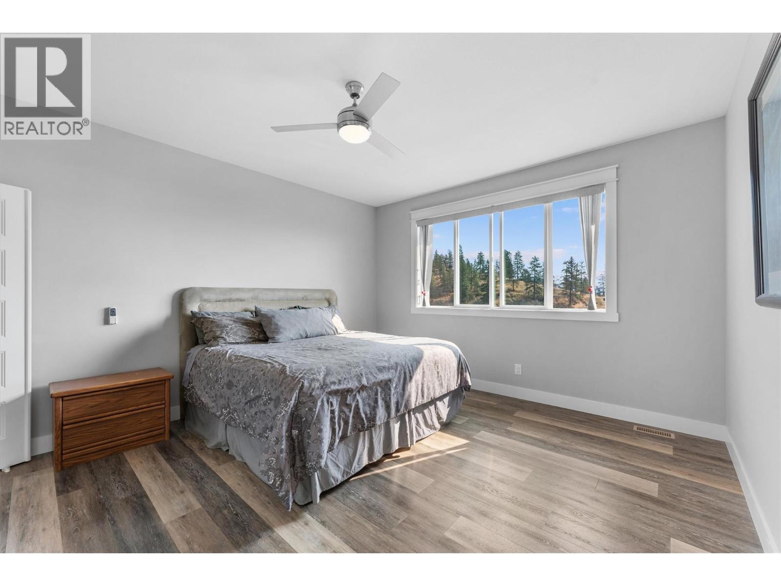 2600 Paramount Drive, West Kelowna, BC - Indoor Photo Showing Bedroom