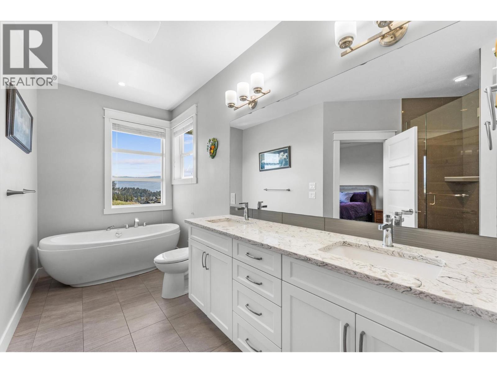 Ensuite - 2600 Paramount Drive, West Kelowna, BC - Indoor Photo Showing Bathroom
