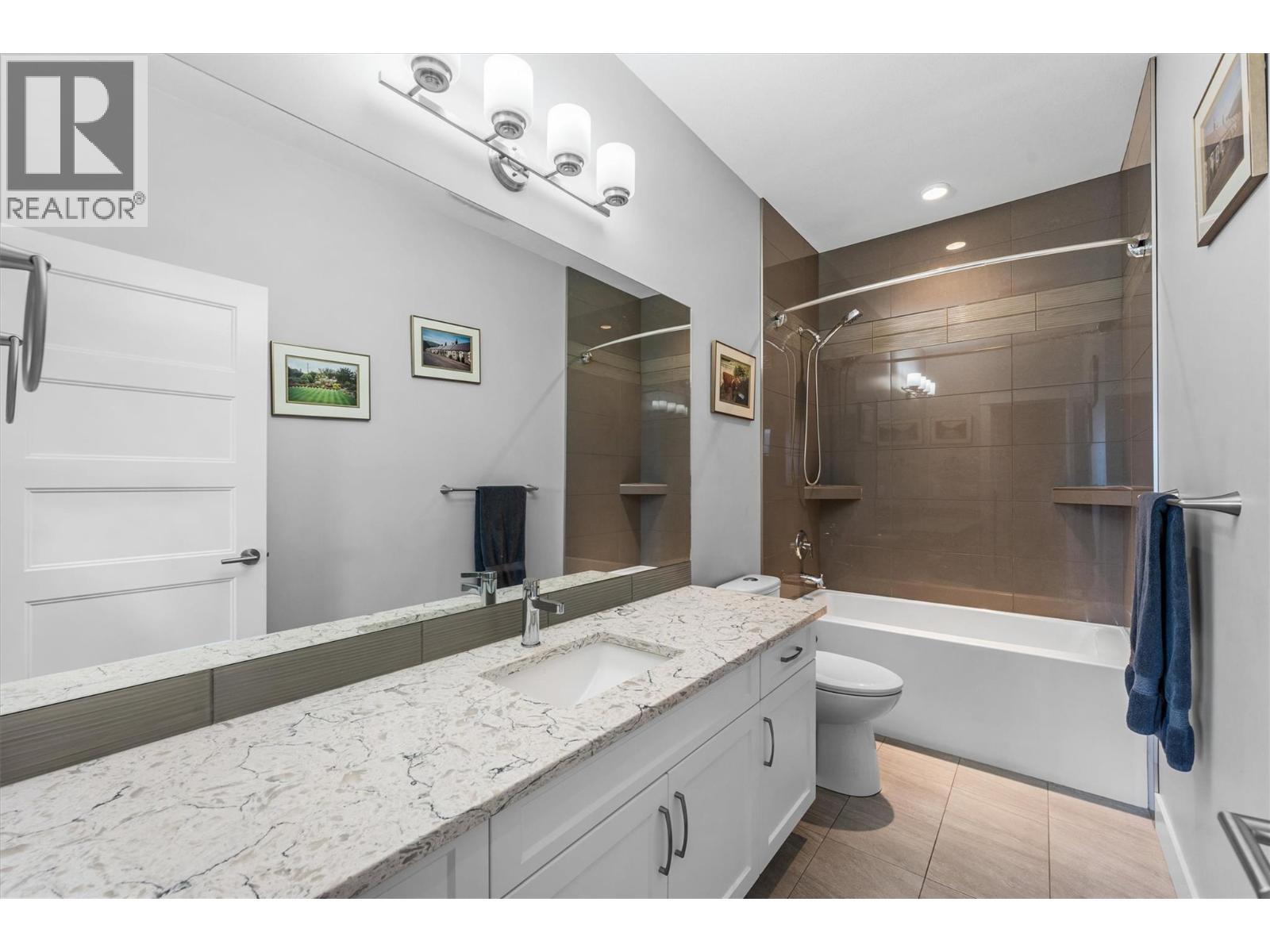 Ensuite - 2600 Paramount Drive, West Kelowna, BC - Indoor Photo Showing Bathroom