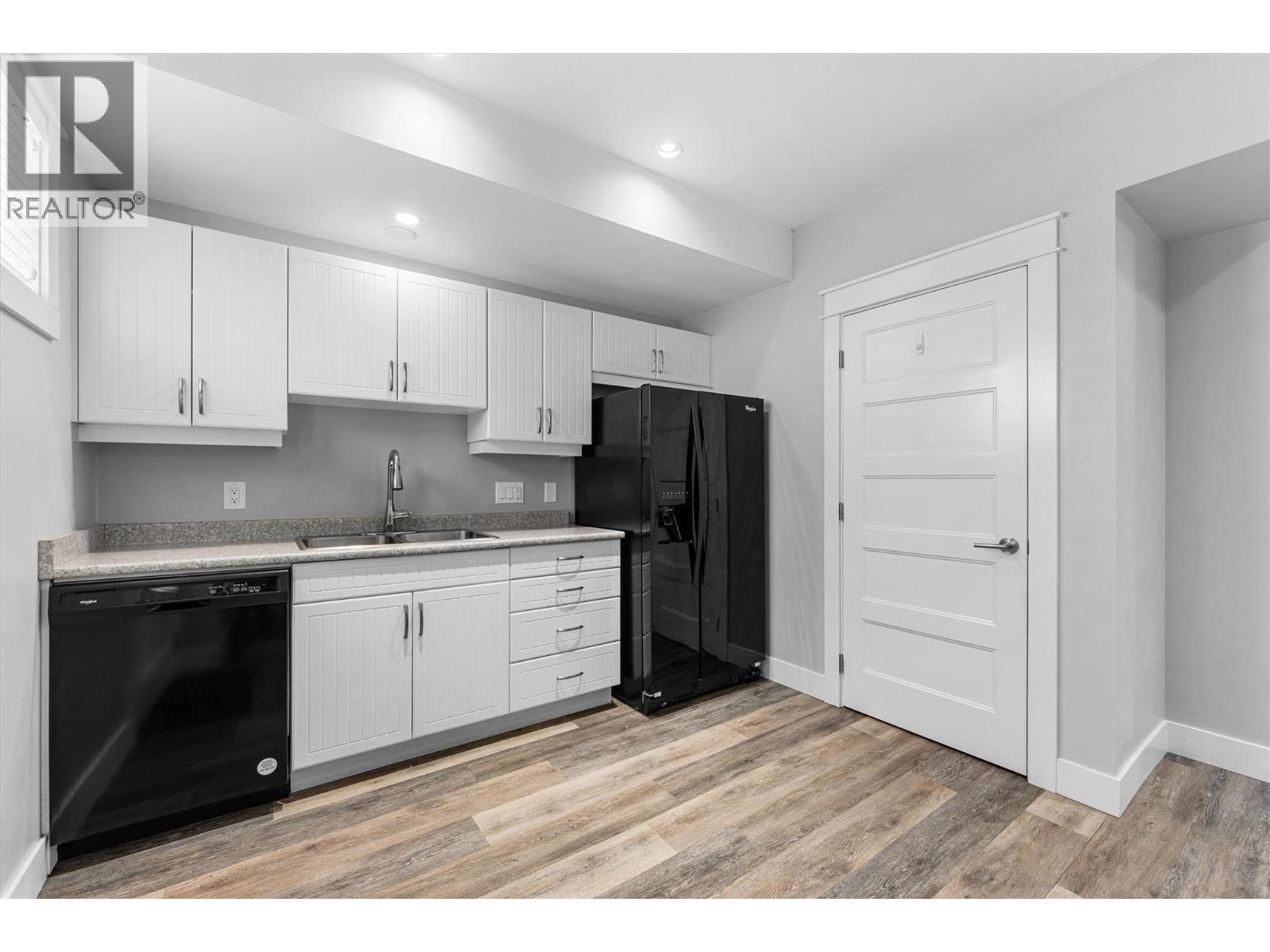 Suite - 2600 Paramount Drive, West Kelowna, BC - Indoor Photo Showing Kitchen With Double Sink
