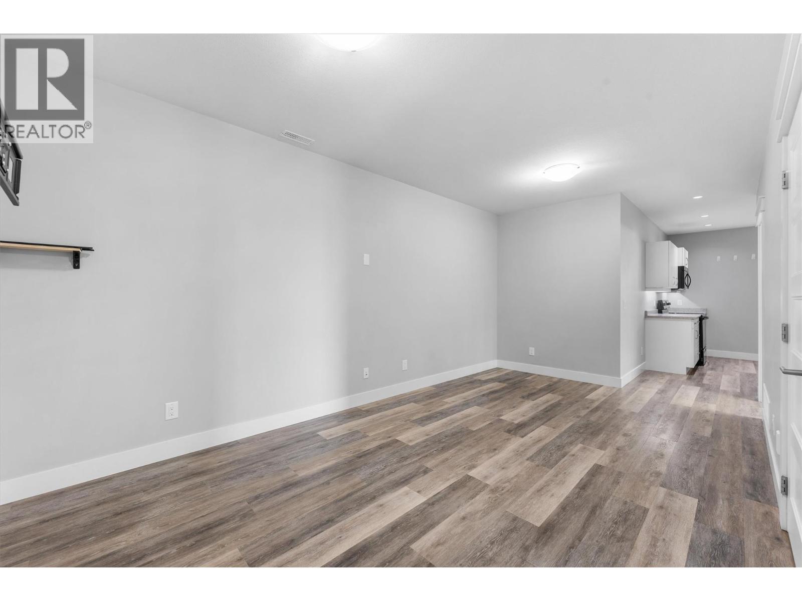 Suite - 2600 Paramount Drive, West Kelowna, BC - Indoor Photo Showing Other Room