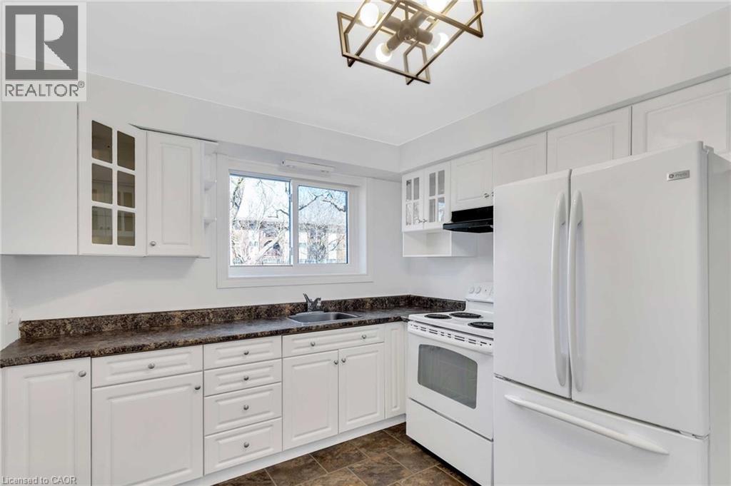 11 Olympic Drive Unit# 2, Kitchener, ON - Indoor Photo Showing Kitchen