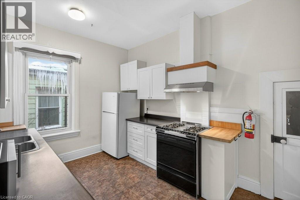 282 Main Street W, Hamilton, ON - Indoor Photo Showing Kitchen