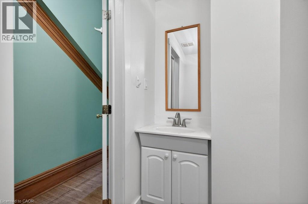282 Main Street W, Hamilton, ON - Indoor Photo Showing Bathroom