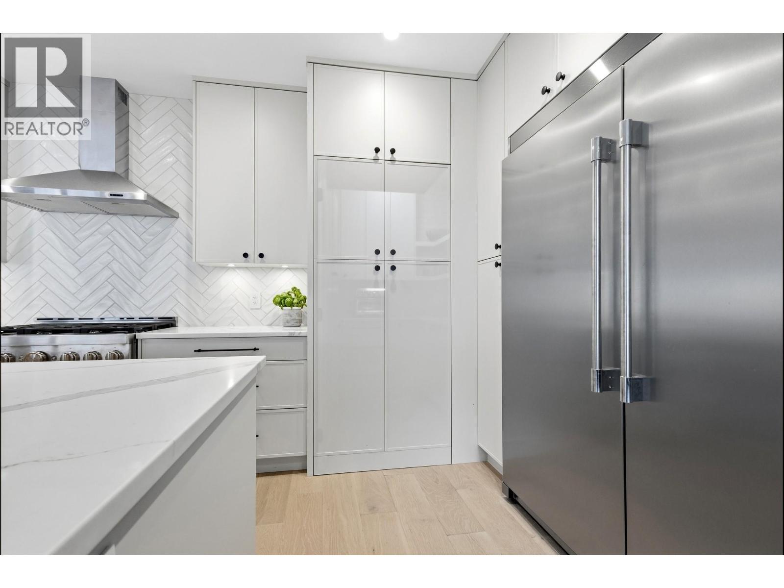 451 Vision Court, Kelowna, BC - Indoor Photo Showing Laundry Room