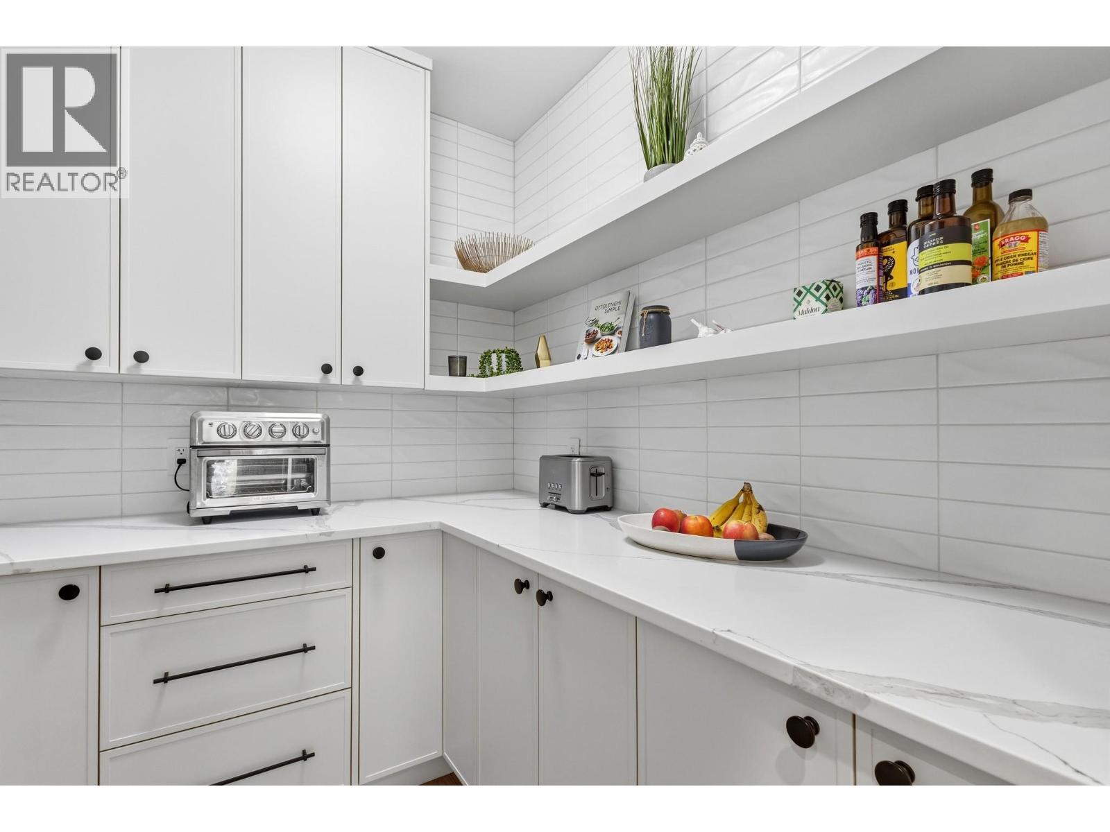 451 Vision Court, Kelowna, BC - Indoor Photo Showing Kitchen