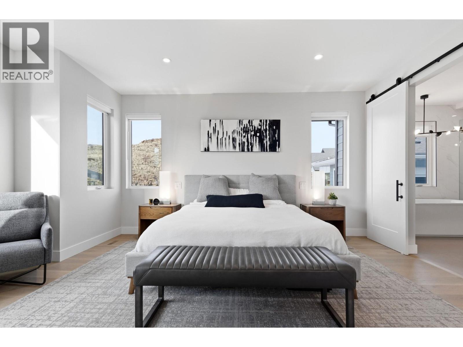 suite living room - 451 Vision Court, Kelowna, BC - Indoor