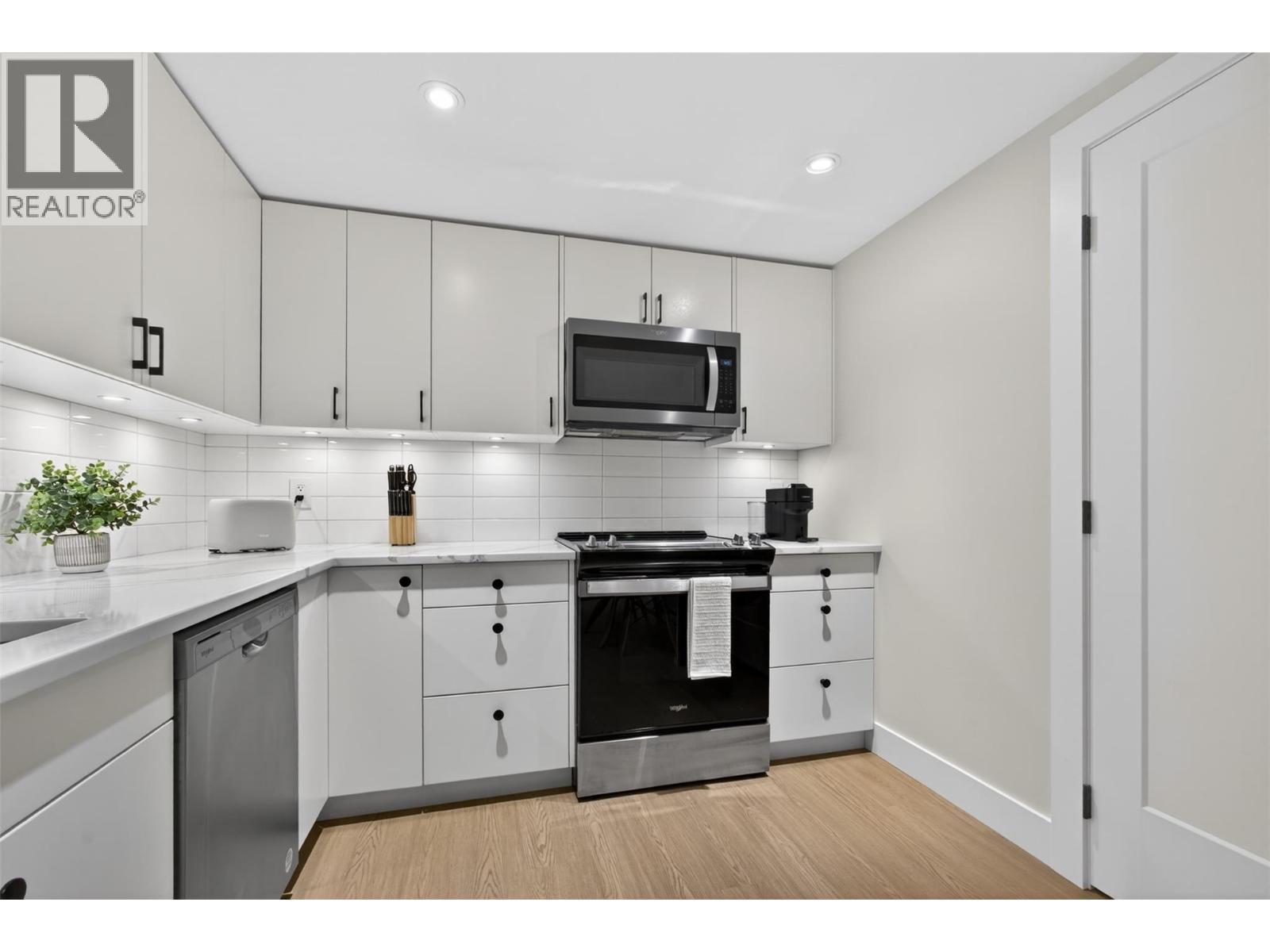 451 Vision Court, Kelowna, BC - Indoor Photo Showing Other Room