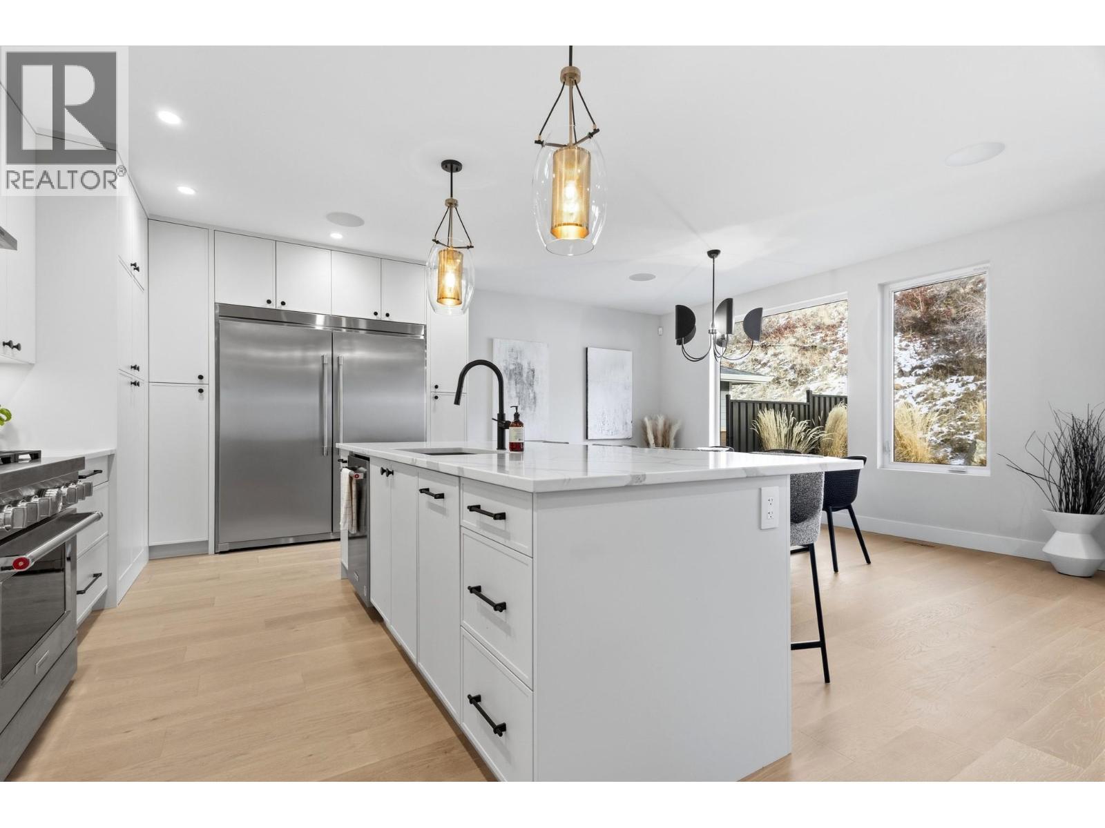 451 Vision Court, Kelowna, BC - Indoor Photo Showing Kitchen With Upgraded Kitchen