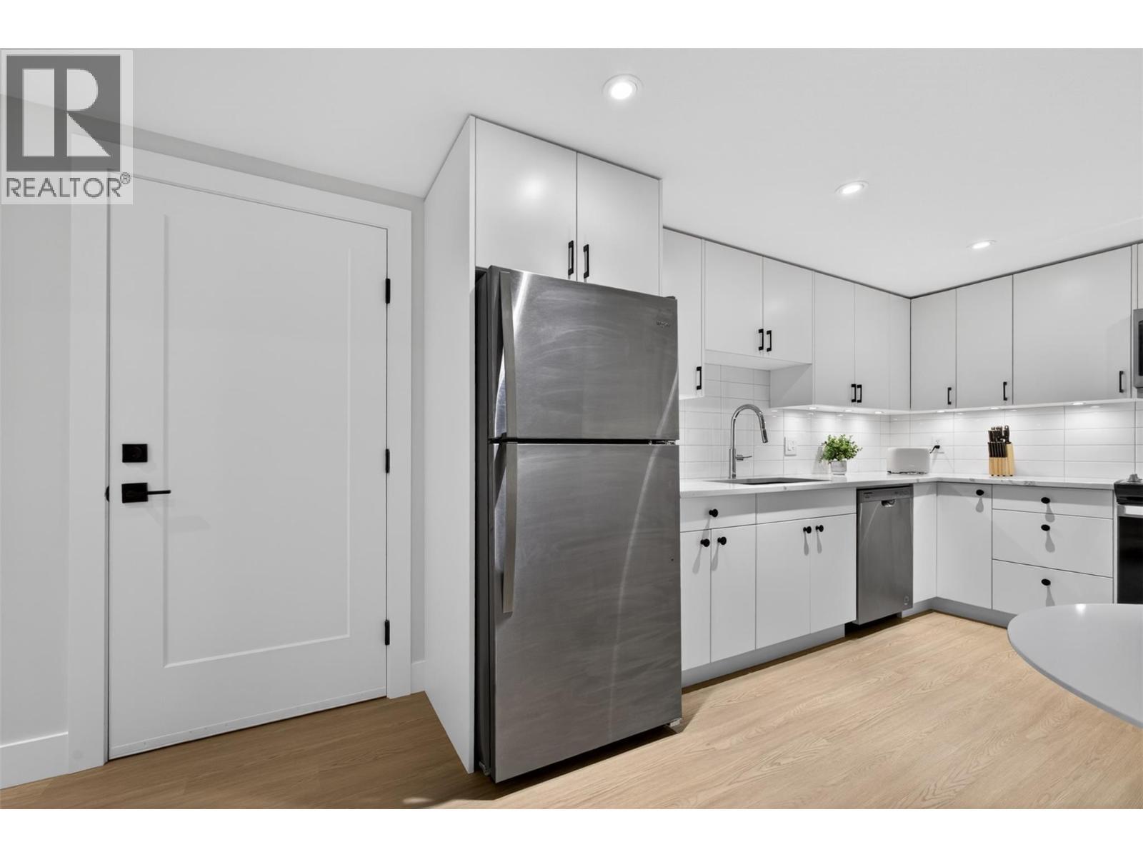 451 Vision Court, Kelowna, BC - Outdoor