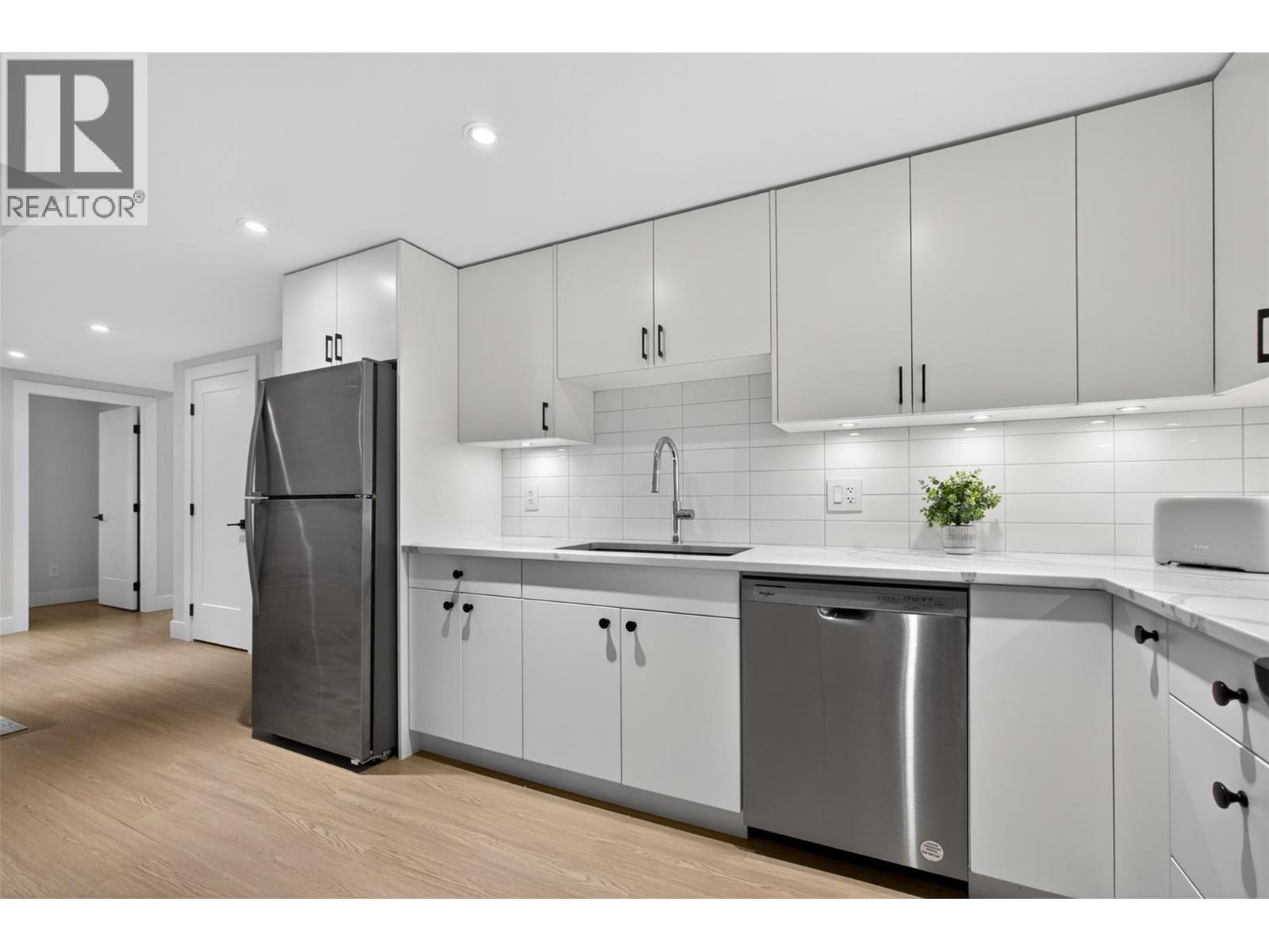 451 Vision Court, Kelowna, BC - Outdoor