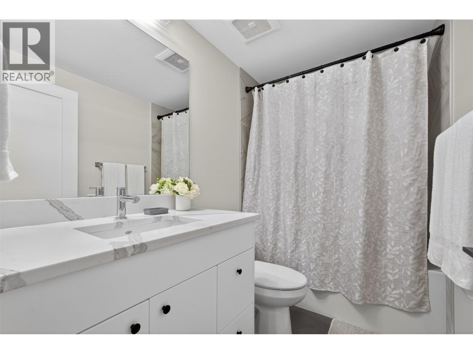 451 Vision Court, Kelowna, BC - Outdoor