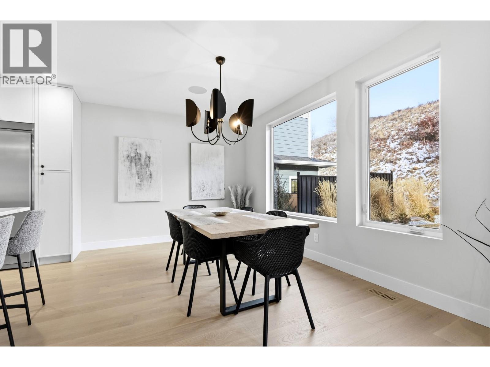 451 Vision Court, Kelowna, BC - Indoor Photo Showing Dining Room