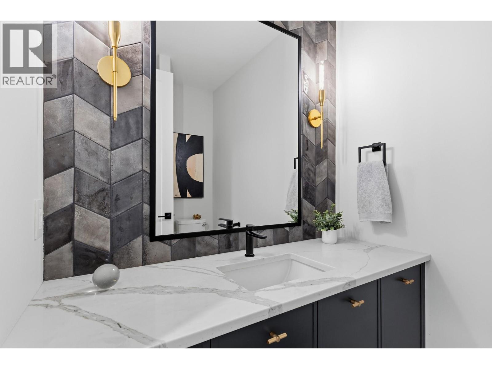 powder room - 451 Vision Court, Kelowna, BC - Indoor Photo Showing Bathroom