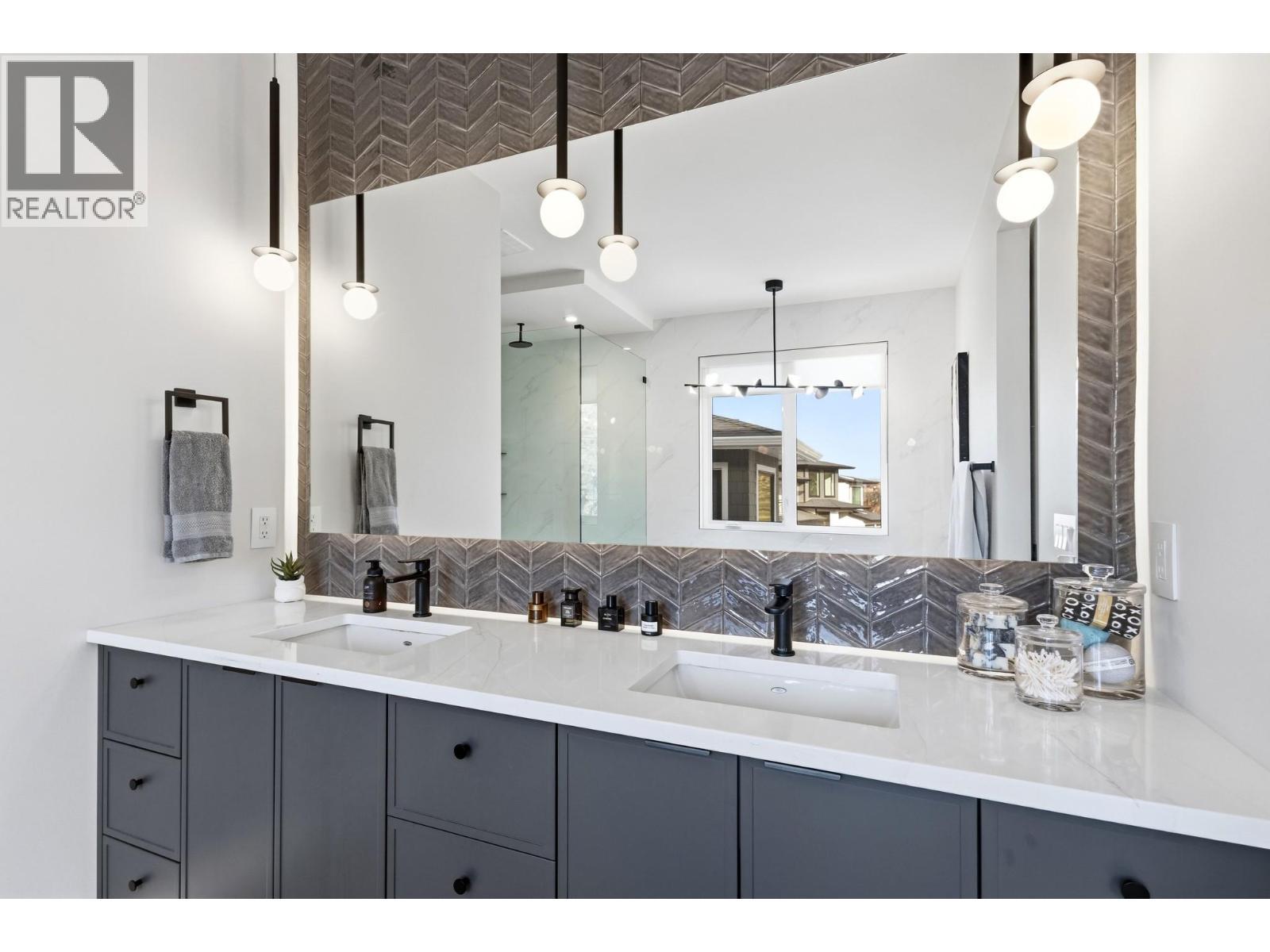 primary bathroom - 451 Vision Court, Kelowna, BC - Indoor Photo Showing Bathroom