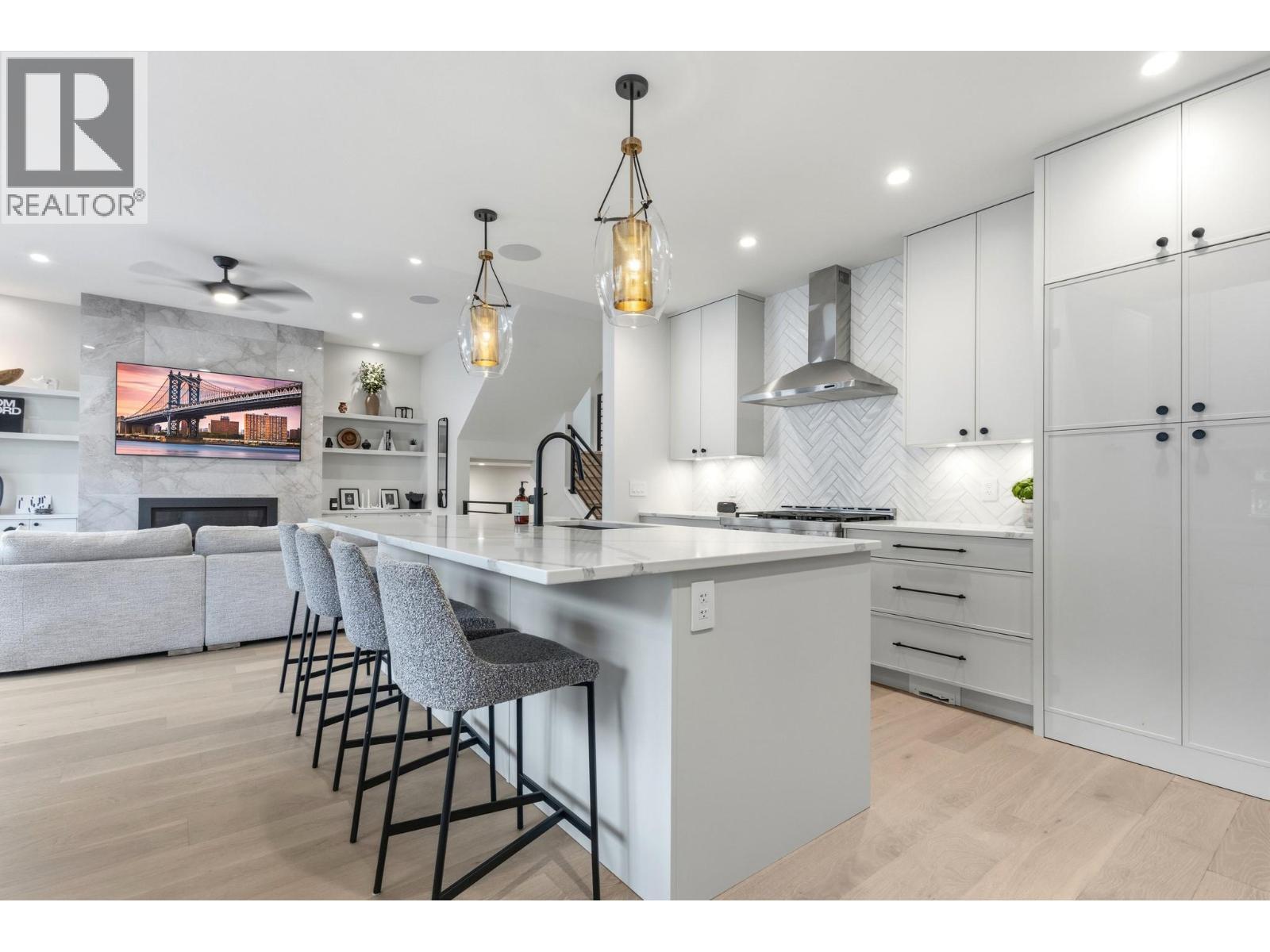 451 Vision Court, Kelowna, BC - Indoor Photo Showing Kitchen With Upgraded Kitchen