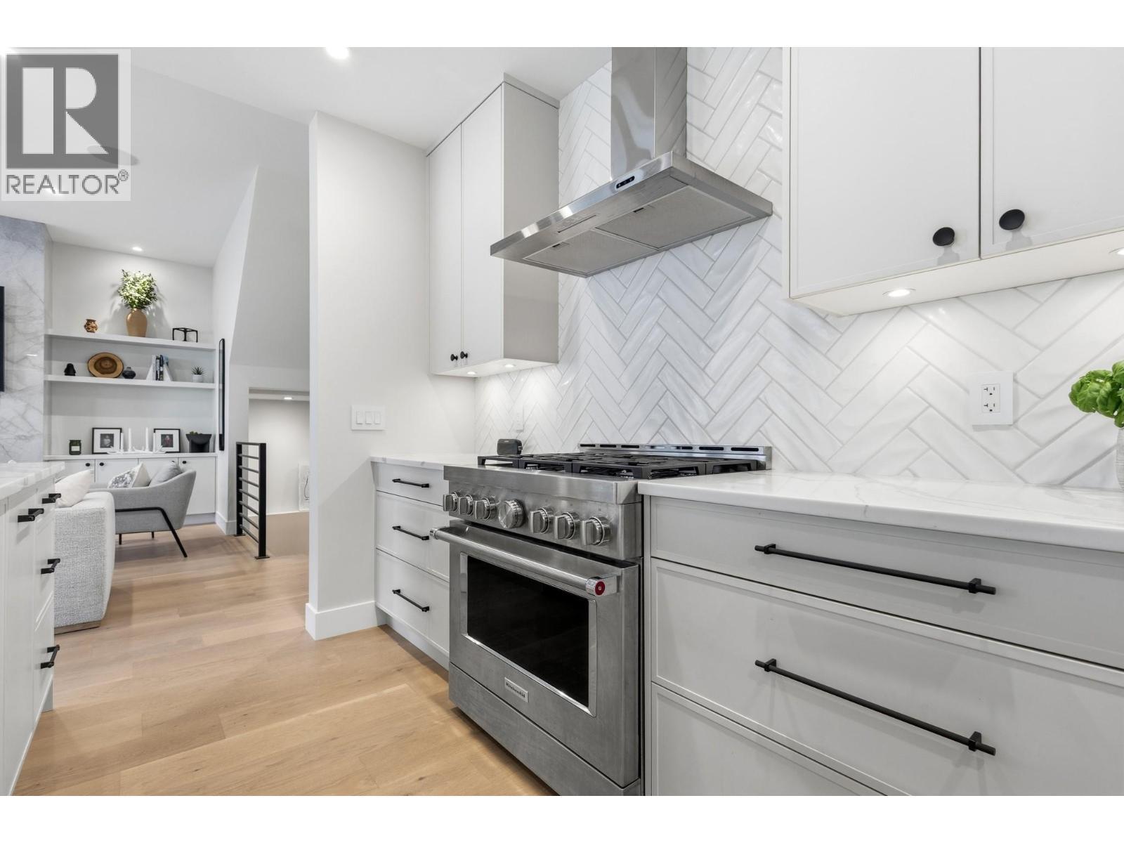 451 Vision Court, Kelowna, BC - Indoor Photo Showing Kitchen With Upgraded Kitchen