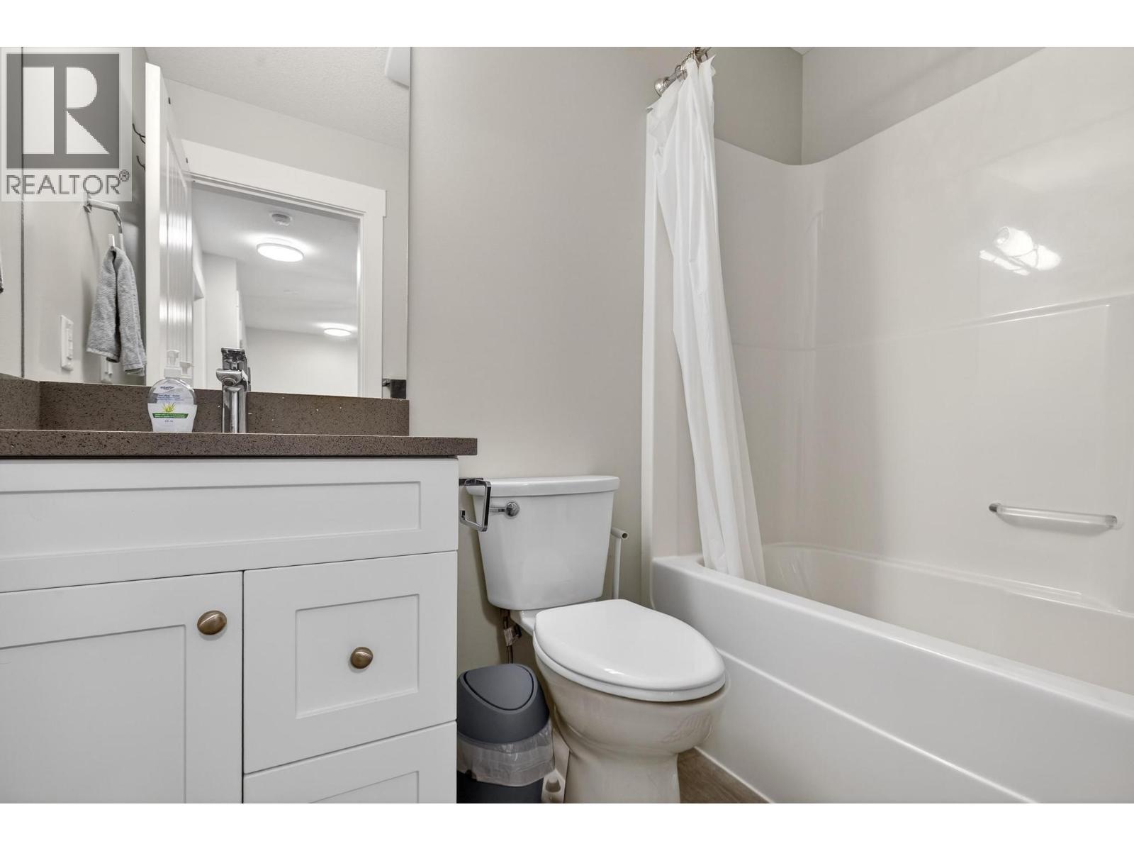 1930 Ethel Street, Kelowna, BC - Indoor Photo Showing Bathroom