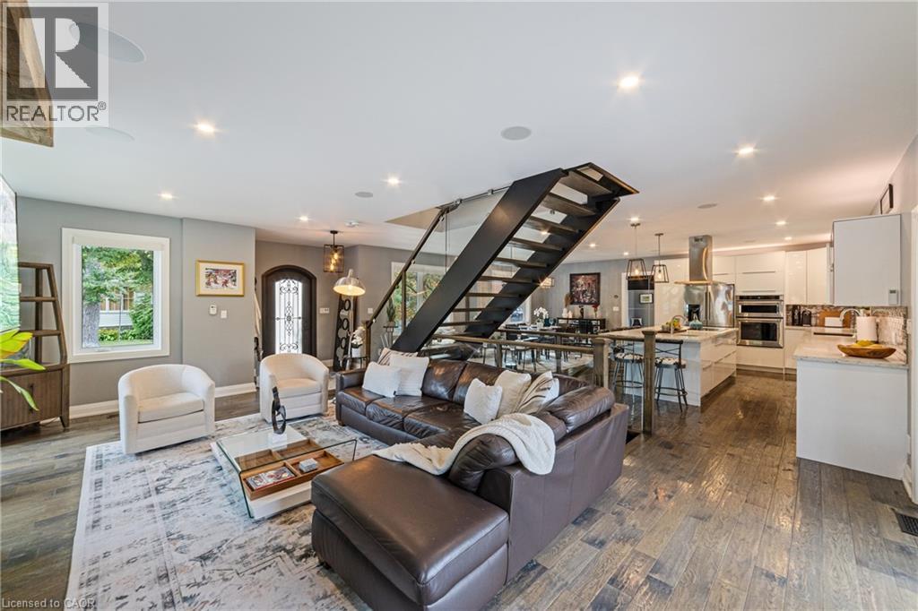 535 Locust Street, Burlington, ON - Indoor