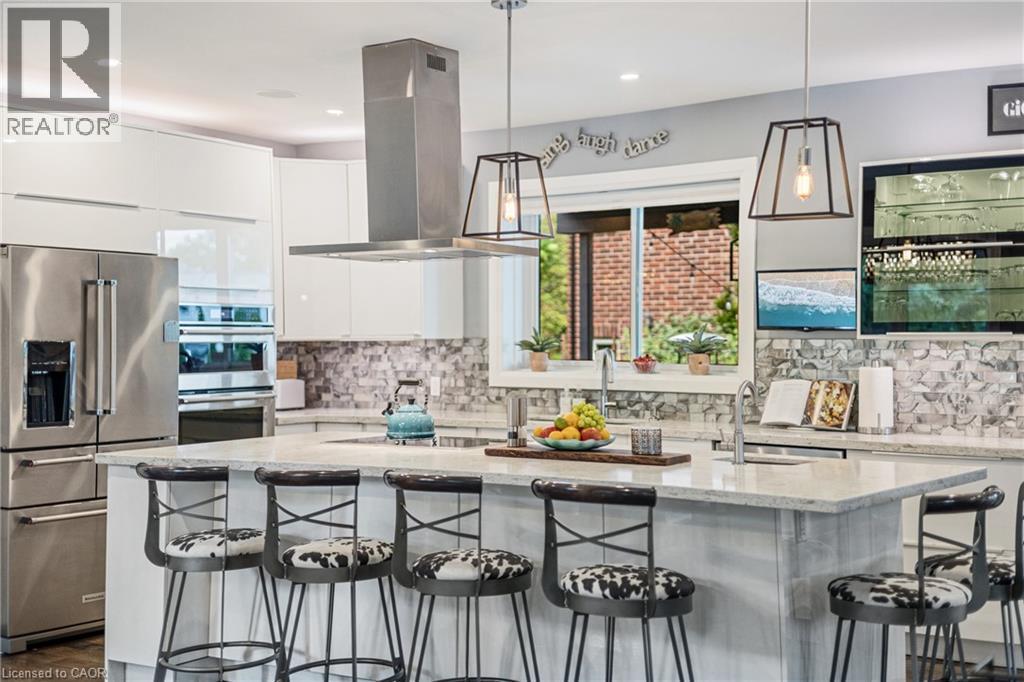 535 Locust Street, Burlington, ON - Indoor Photo Showing Kitchen With Upgraded Kitchen