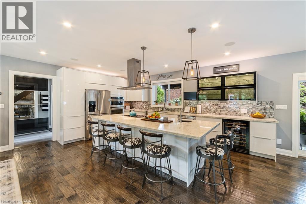 535 Locust Street, Burlington, ON - Indoor Photo Showing Kitchen With Upgraded Kitchen