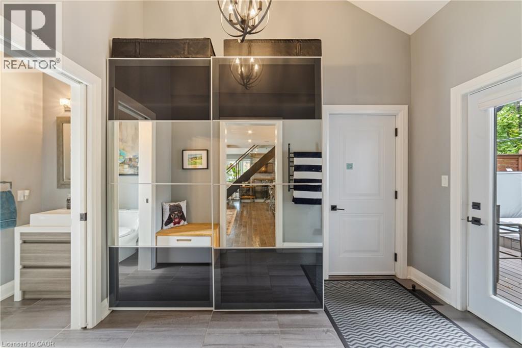 535 Locust Street, Burlington, ON - Indoor Photo Showing Other Room