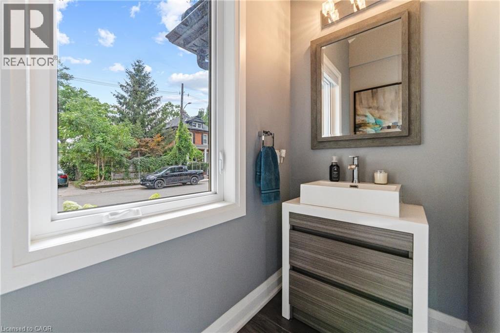 535 Locust Street, Burlington, ON - Indoor