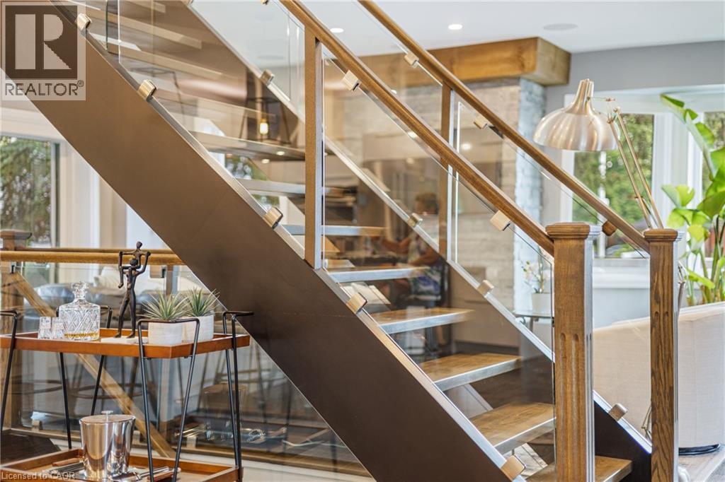 535 Locust Street, Burlington, ON - Indoor Photo Showing Other Room