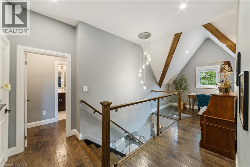 535 Locust Street, Burlington, ON - Indoor Photo Showing Other Room