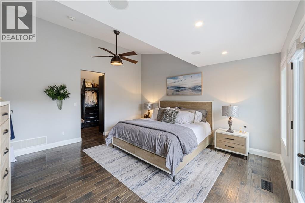 535 Locust Street, Burlington, ON - Indoor Photo Showing Bedroom