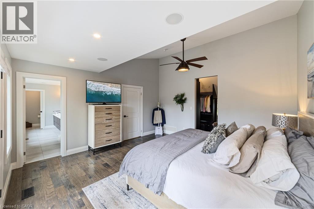 535 Locust Street, Burlington, ON - Indoor Photo Showing Bedroom