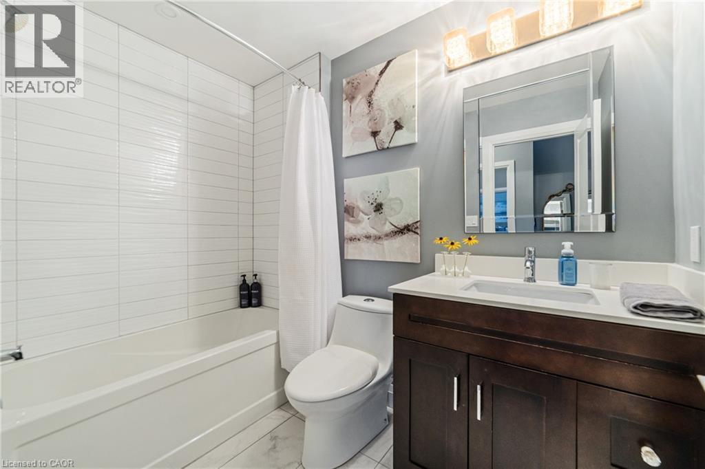 535 Locust Street, Burlington, ON - Indoor Photo Showing Bathroom