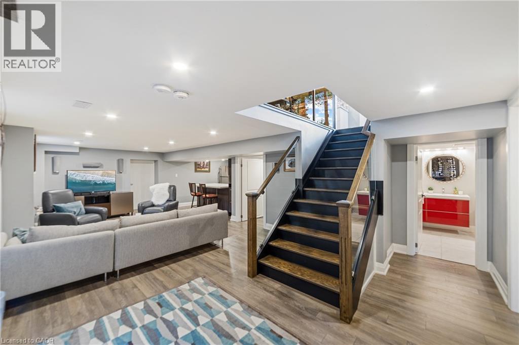 535 Locust Street, Burlington, ON - Indoor