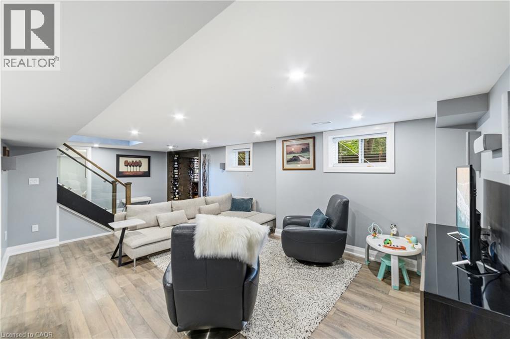 535 Locust Street, Burlington, ON - Indoor