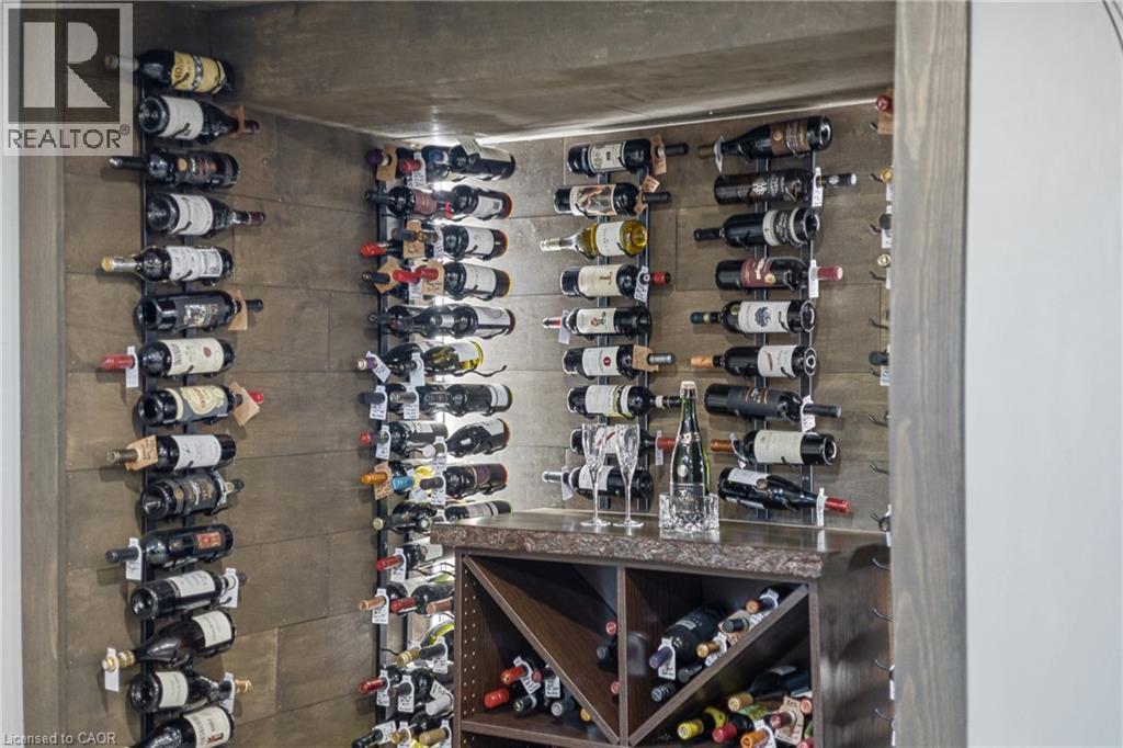 535 Locust Street, Burlington, ON - Indoor Photo Showing Other Room