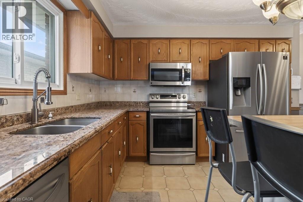 42 Lasila Court, Hamilton, ON - Indoor Photo Showing Kitchen With Stainless Steel Kitchen With Double Sink