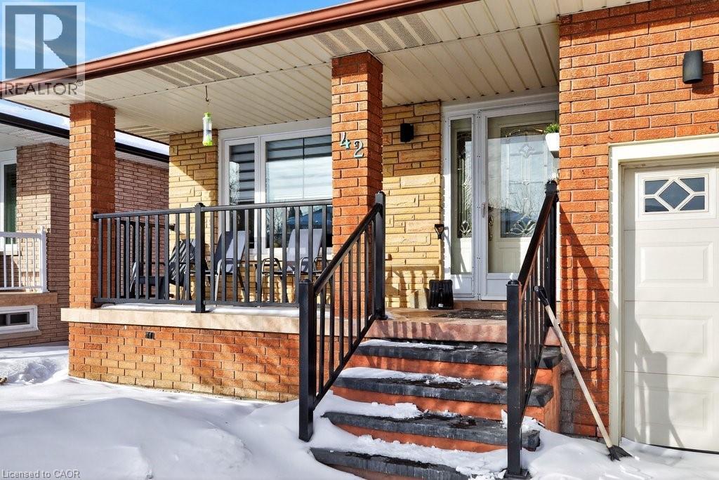 42 Lasila Court, Hamilton, ON - Outdoor With Deck Patio Veranda