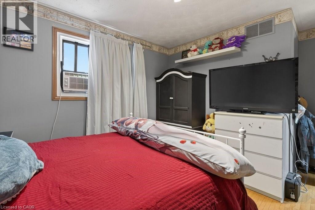 42 Lasila Court, Hamilton, ON - Indoor Photo Showing Bedroom