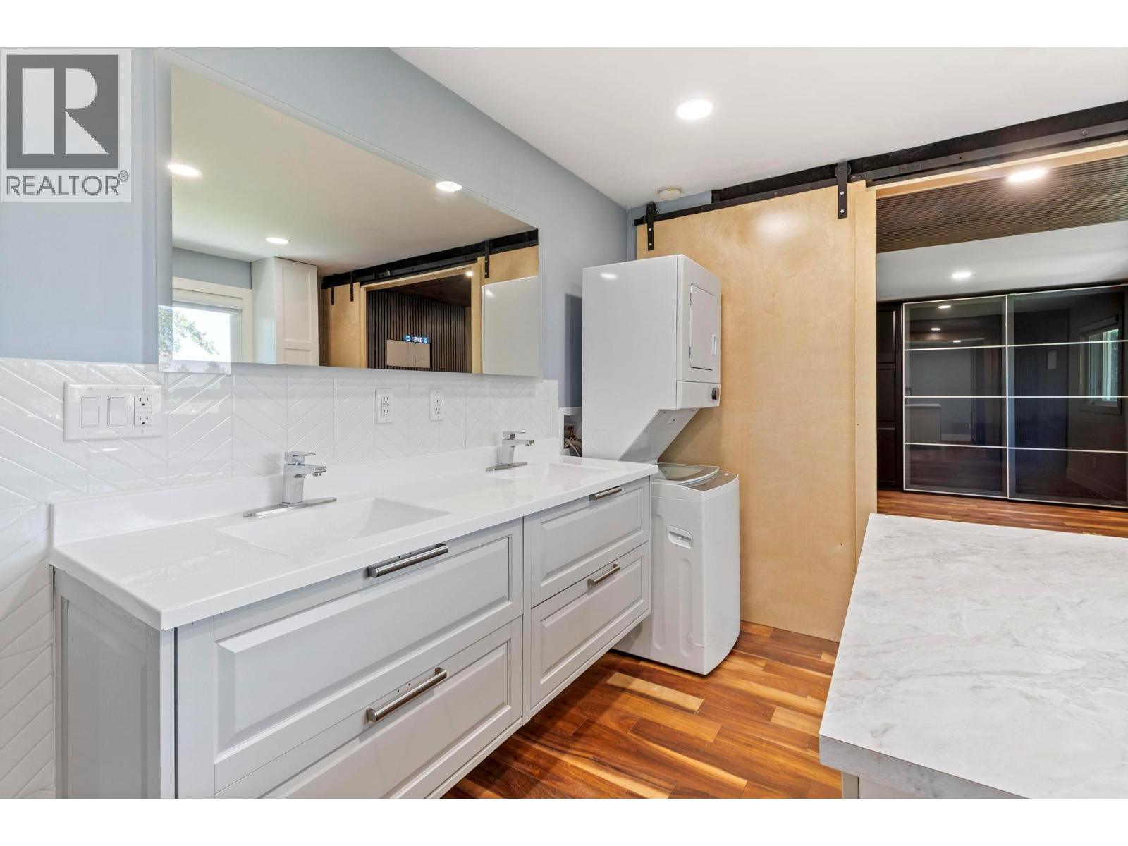 612 Thorneloe Road, Kelowna, BC - Indoor Photo Showing Bathroom